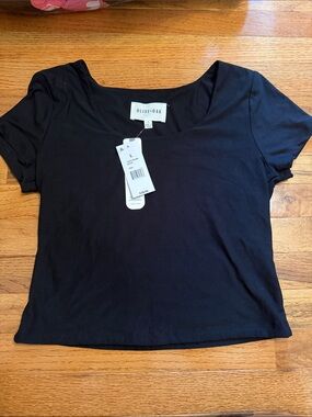 Olive & Oak Women's Black Scoop Neck Crop Top - Classic Short Sleeve NWT